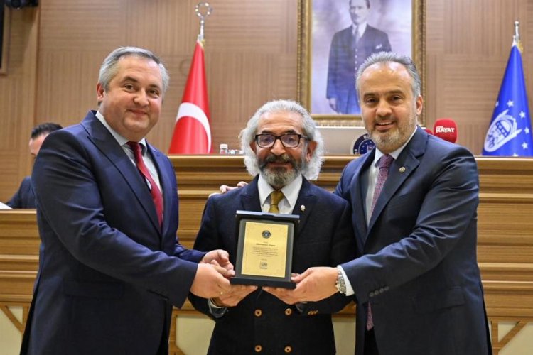 Bursa'da ayın vatandaşı ödülü Dr. Hüsamettin Olgun’a -