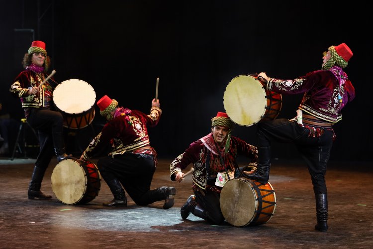 Bursa'da Karagöz Halk Dansları'ndan muhteşem final -