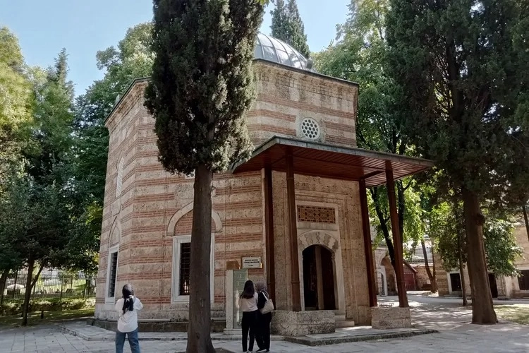 Bursa'da Şehzade Mustafa Türbesi yoğun ilgi görüyor -