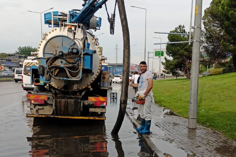 Bursa'da yağmur mesaisi -