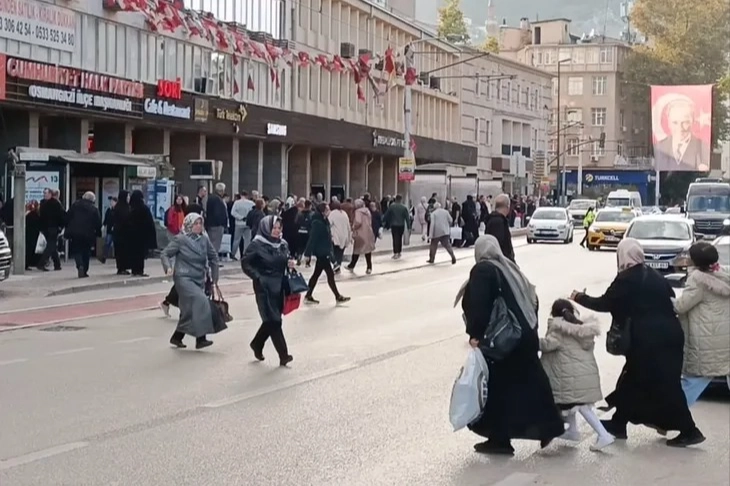 Bursa’da ‘yaya’ sorunu! Adeta araçların önüne atlıyorlar -