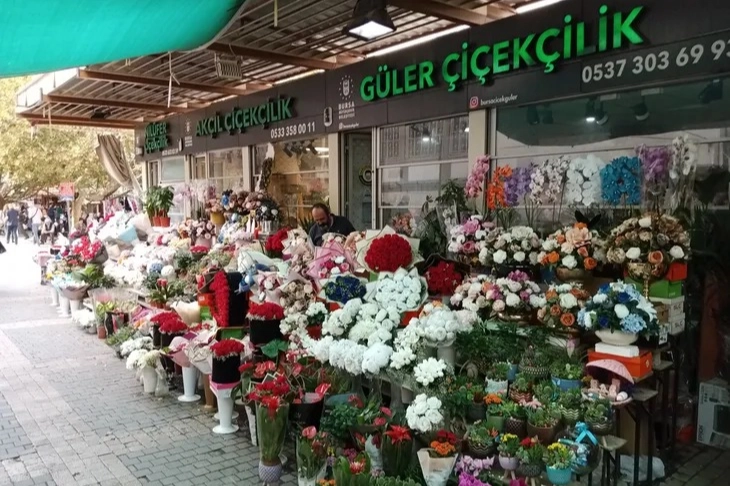 Bursa’daki pasaj çiftlerin uğrak yeri oluyor -