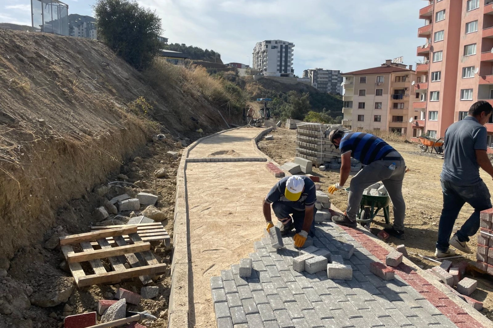 Bursa Gemlik'te mahalleler için hafta sonu da çalışıldı -