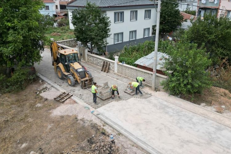 Bursa İnegöl'de Akhisar'ın 65 sokağında yol çalışması -