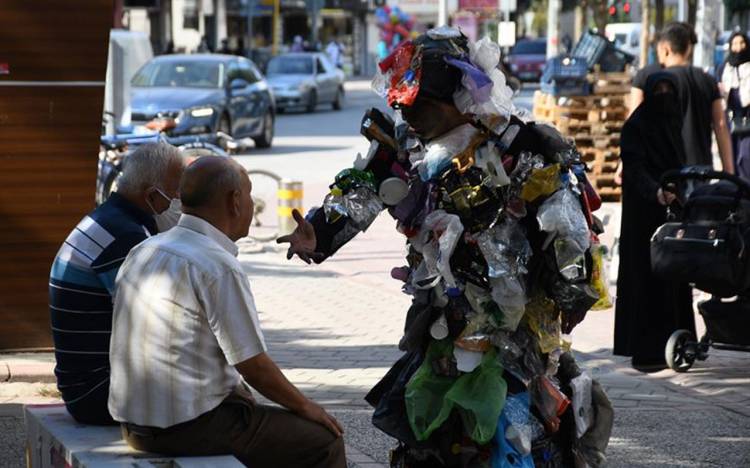 Bursa İnegöl'de çöpler dile geldi