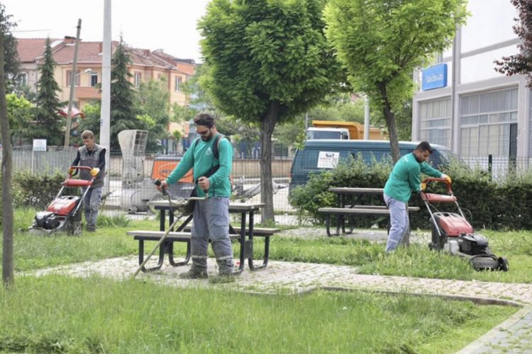 Bursa İnegöl’de yeşil alanlarda yaz hazırlığı -