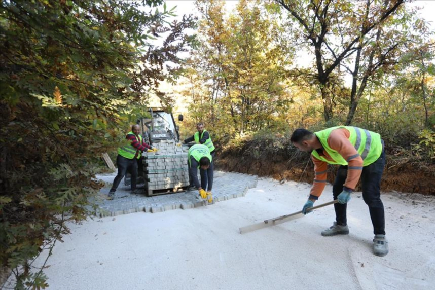 Bursa İnegöl'de yollar parke taşla kaplanıyor -