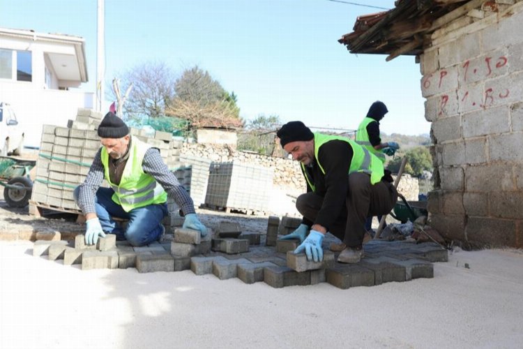 Bursa İnegöl kırsalında yollar parke taşla kaplanıyor -