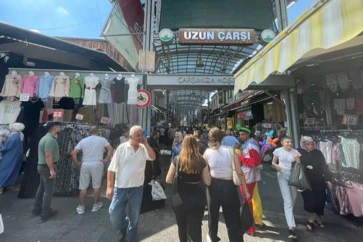 Bursa Kapalıçarşı’da sezon sonu yoğunluğu -