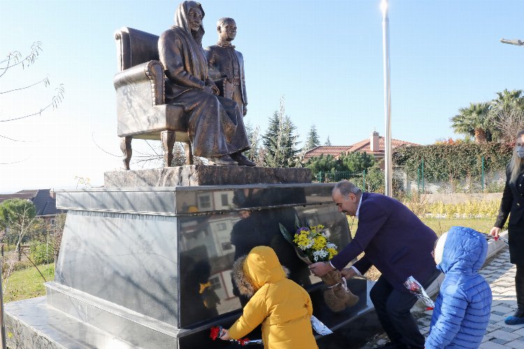 Bursa Mudanya'da Zübeyde Hanım'a öğrencilerinden anma -