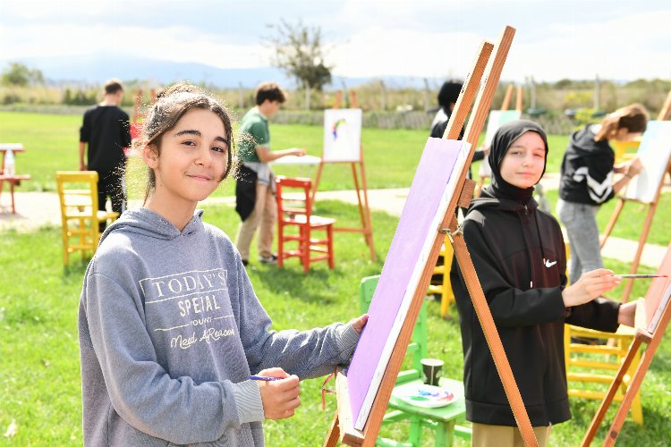 Bursa Mustafakemalpaşa'da genç ressamlar can dostlarıyla buluştu -