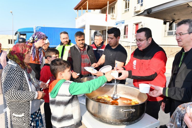 Bursa Mustafakemalpaşa Hatay Arsuz'un yaralarını sarıyor -