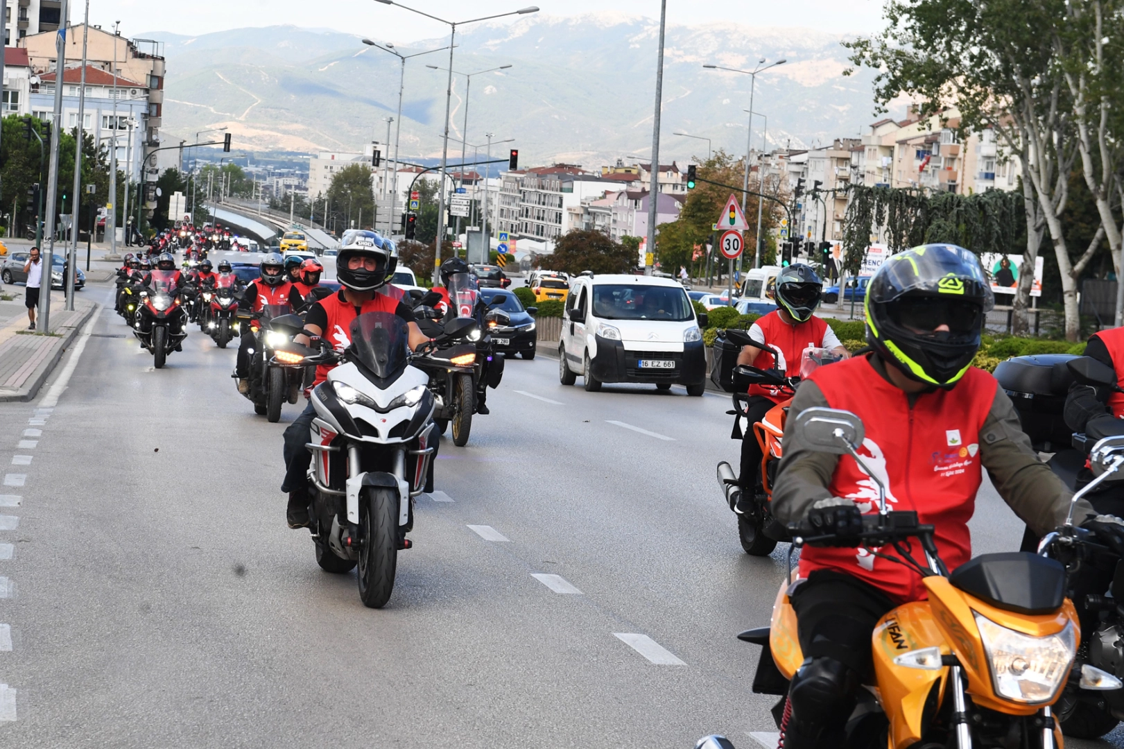 Bursa Osmangazi'den 102’inci yılda şehitlere saygı -