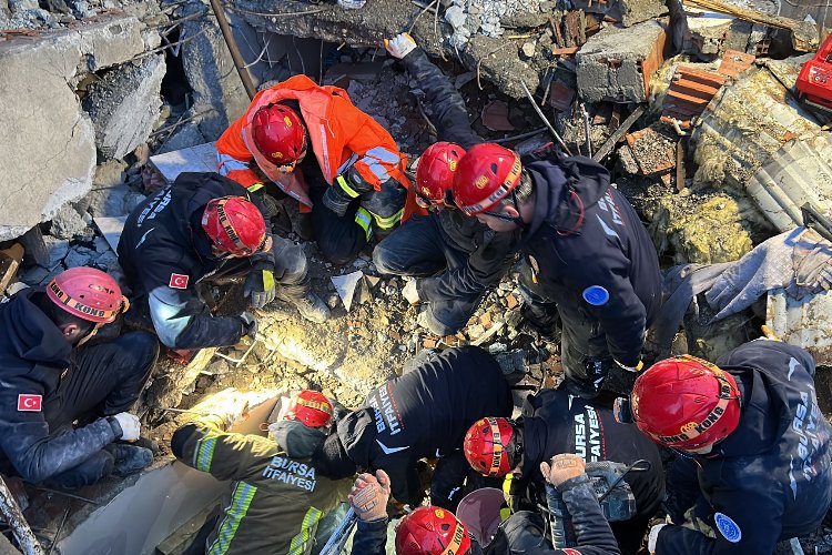 Bursa tüm gücüyle deprem bölgesinde -