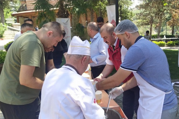 Bursa Vakıflar Bölge Müdürlüğü aşure geleneğini sürdürüyor -