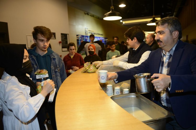 Bursa Yıldırım'da 'Uyumayan Kütüphane'de sahur vakti -