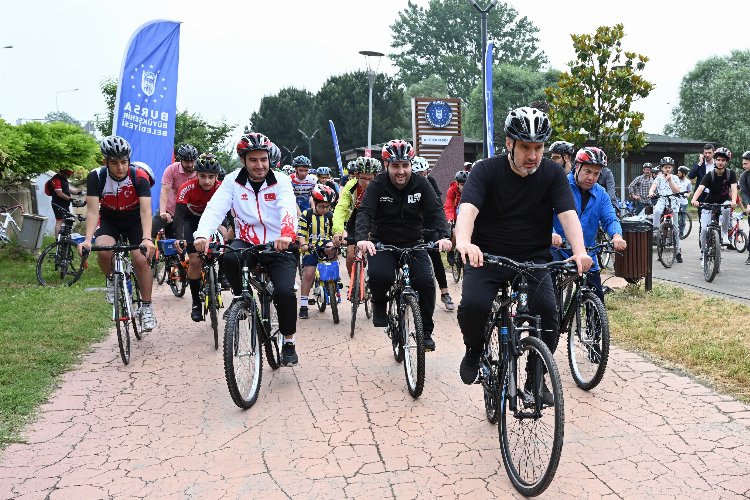 Bursalılar Dünya Bisiklet Günü’nde pedal çevirdiler -