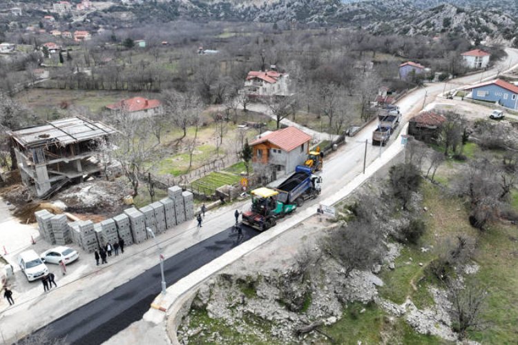 Büyükşehir’den İbradı’ya sıcak asfalt -