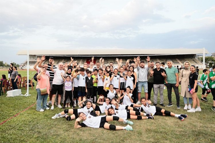 Büyükşehir’den mini voleybol şenliği -