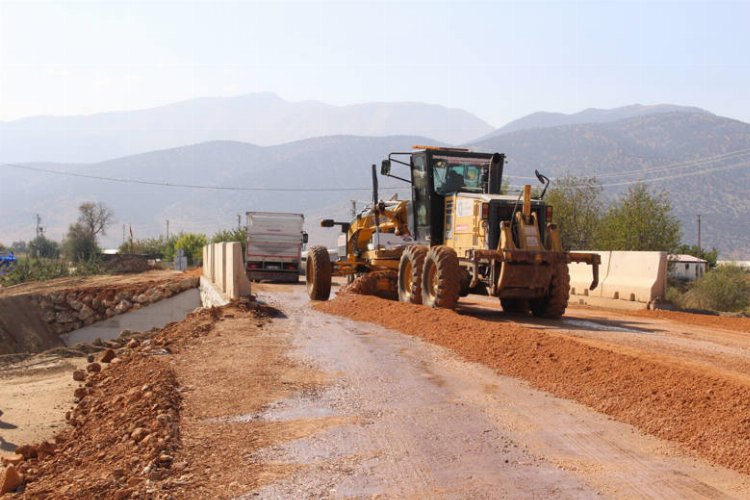 Büyükşehir Elmalı Bayralar köprüsünü yeniledi -