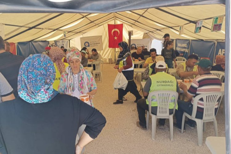 Büyükşehir’in deprem bölgesine yardımları sürüyor -