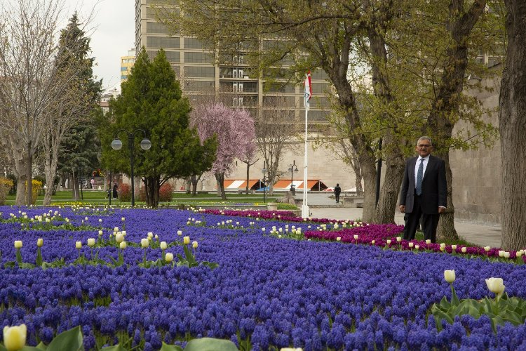 Büyükşehir Kayseri'yi çiçekle donattı -