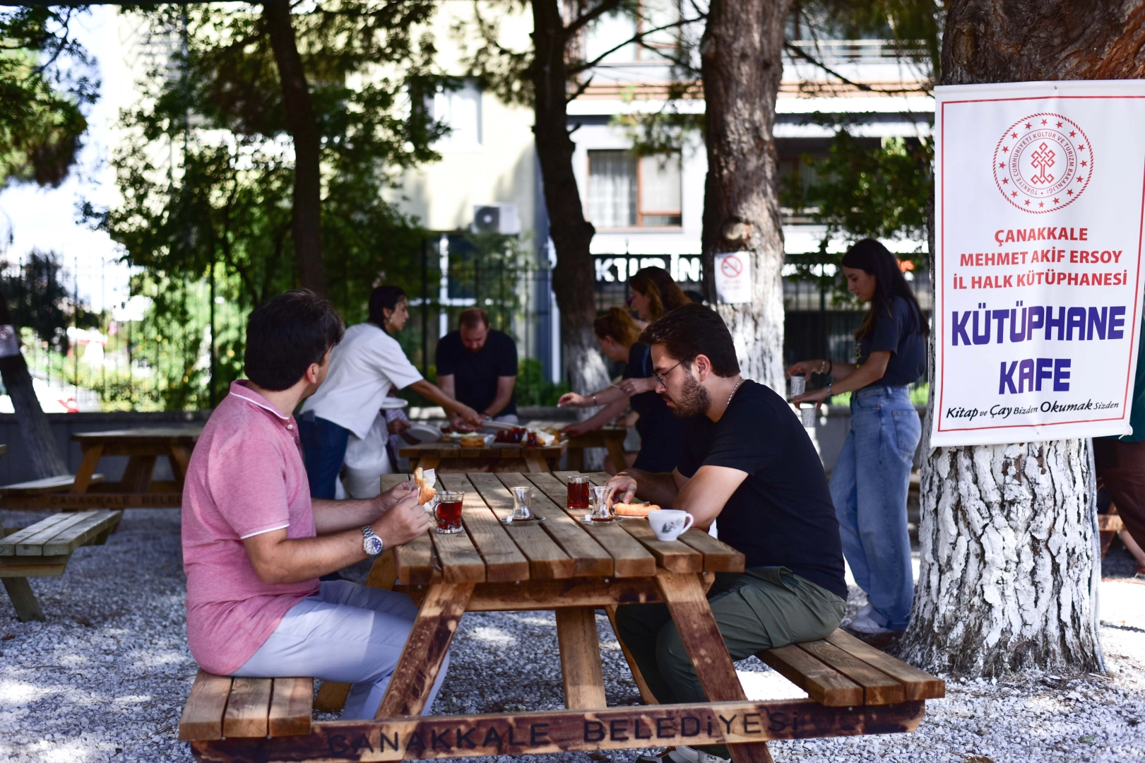 Çanakkale'de çaylar Halk Kütüphanesi'nden -