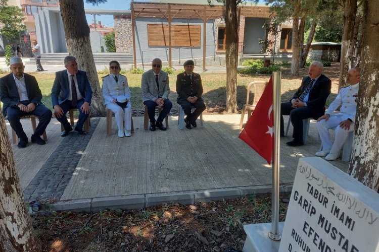 Çanakkale Vali Vekili'nden şehit ailesine bayramlık ziyaret -