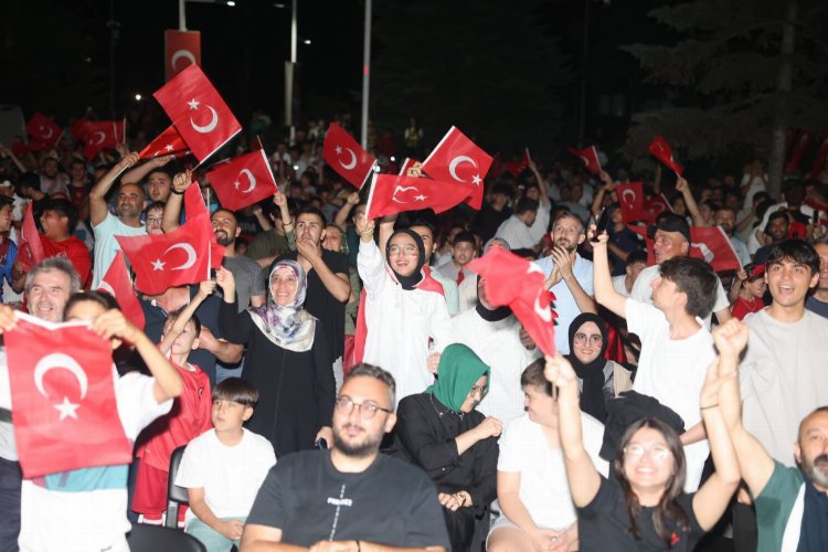 Çayırova’da Ay-Yıldızlı zafer coşkusu -