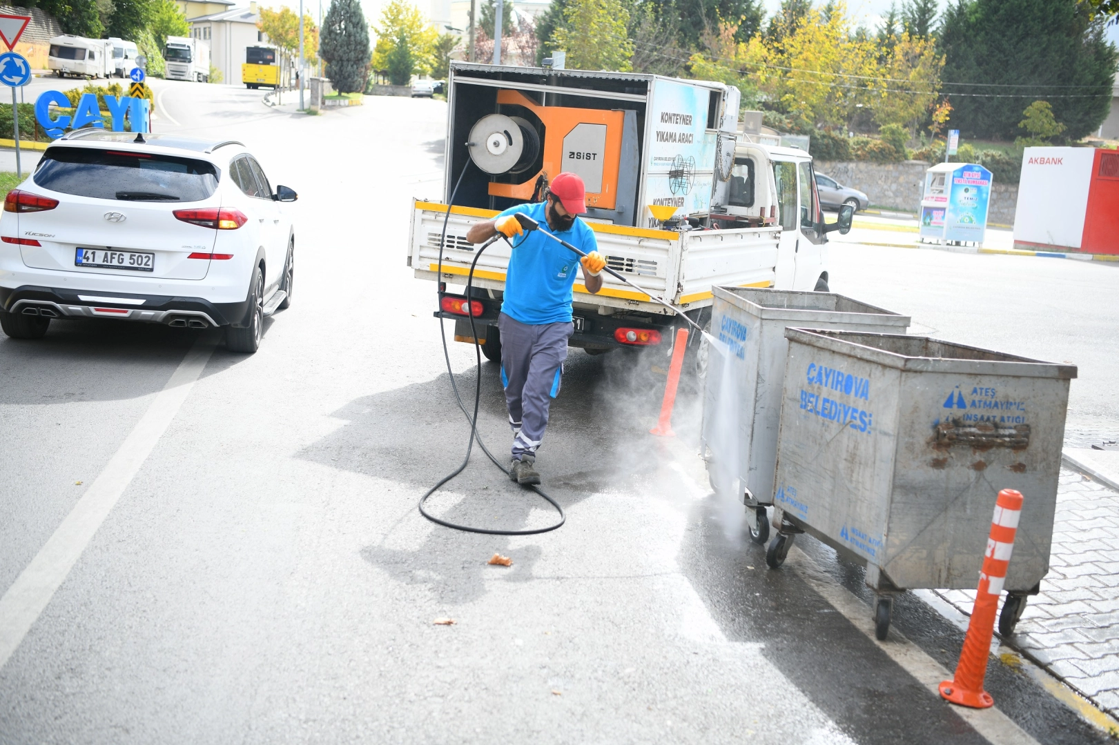 Çayırova'da çöp konteynerlerine yerinde temizlik -