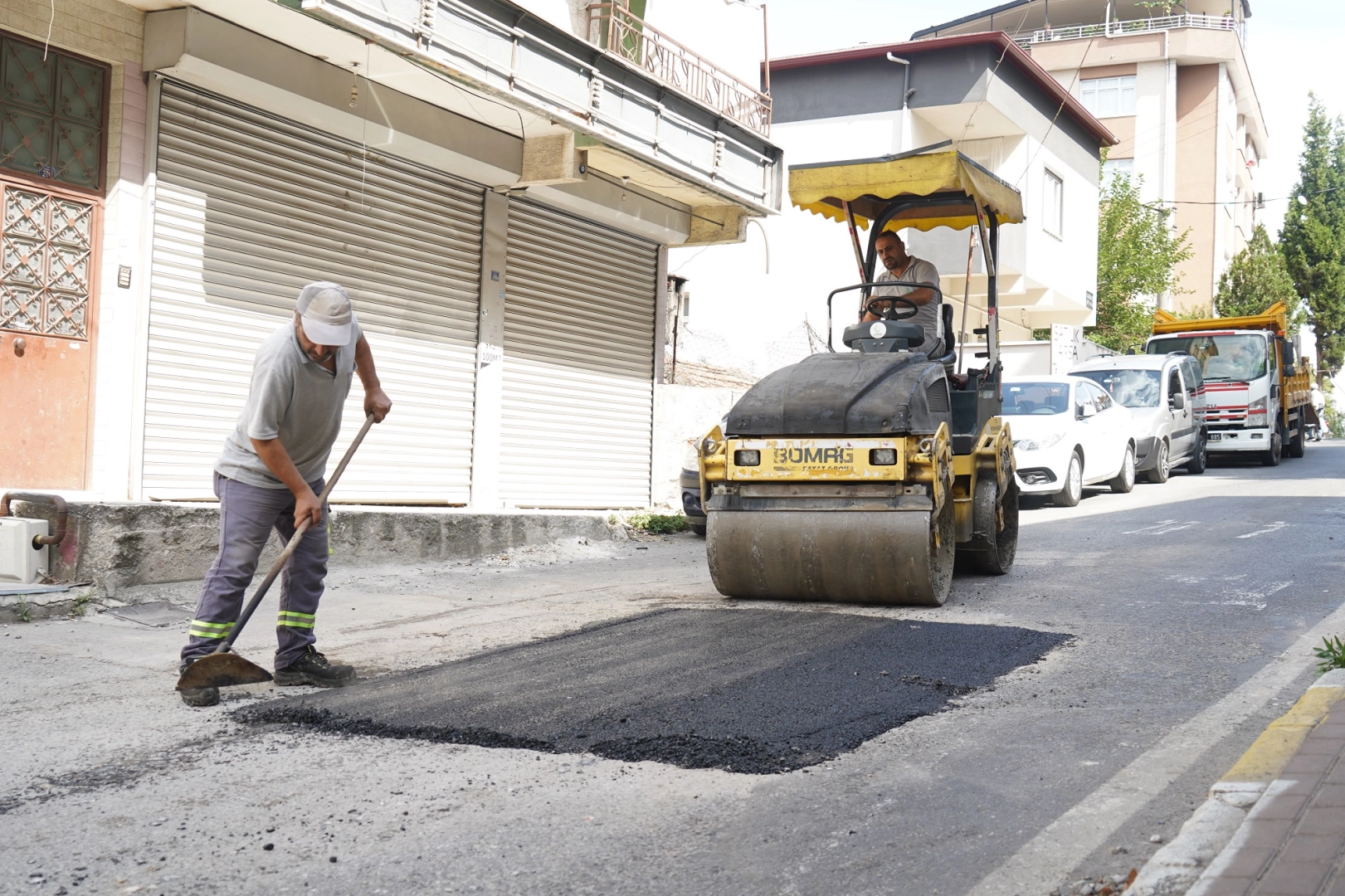 Çayırova'da Fen işleri ekipleri çalışmalarını sürdürüyor -