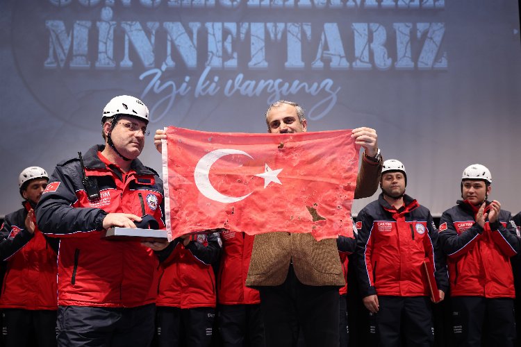 Çayırova'nın afet gönüllüleri onurlandırıldı -