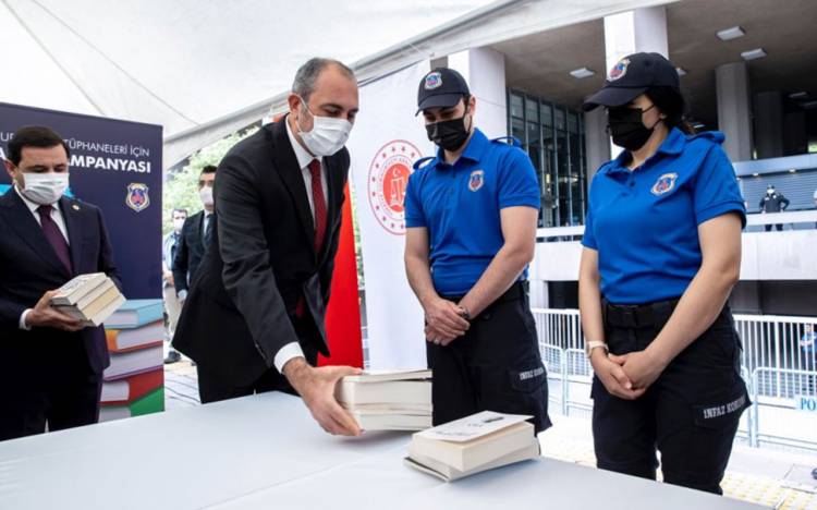 Cezaevlerine onbinlerce kitap bağışı yapıldı