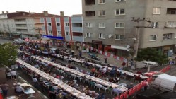 CHP ÇAYIROVA'DAN GELENEKSEL İFTAR