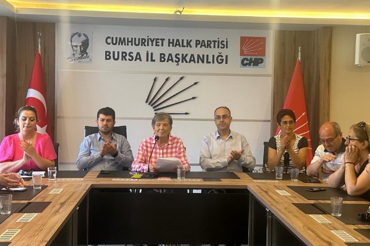 CHP'li kadınlardan Büyükorhan'daki çağdışı karara tepki -