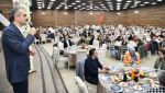 Çiftçi, ilk kez oruç tutan çocuklarla iftar yaptı