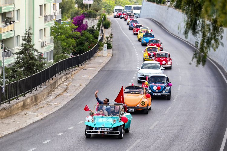 Çiğli’de coşku zirve yaptı... Çiğli'de Vosvos turlu selamlama -