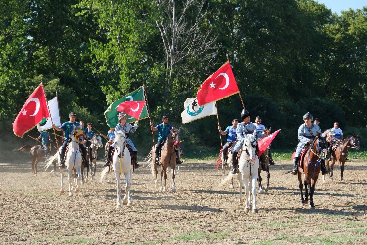 Ciritçiler şehitler için Kestel'de sahaya indi -