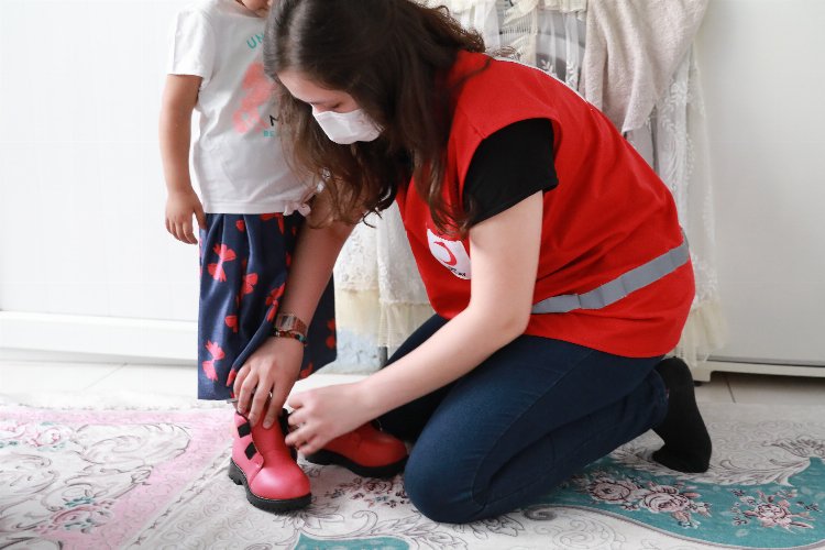 Çocukların bayramlıkları Kızılay'dan -