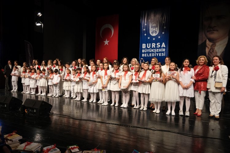 Çocukların geleceği için Bursa’da sahneye çıktılar -