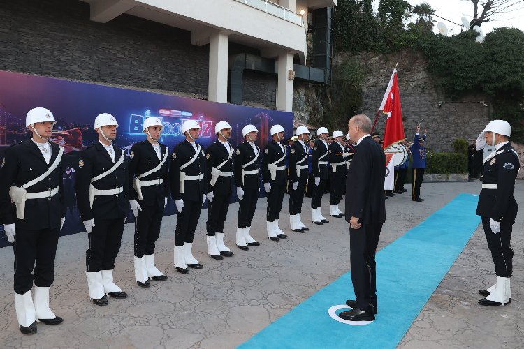 Cumhurbaşkanı Erdoğan: Polislerimizin sonuna kadar yanındayım -