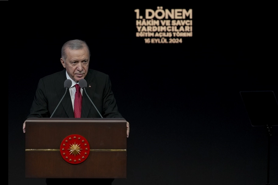 Cumhurbaşkanı Erdoğan: Adaletin tecellisine destek vermeliyiz -