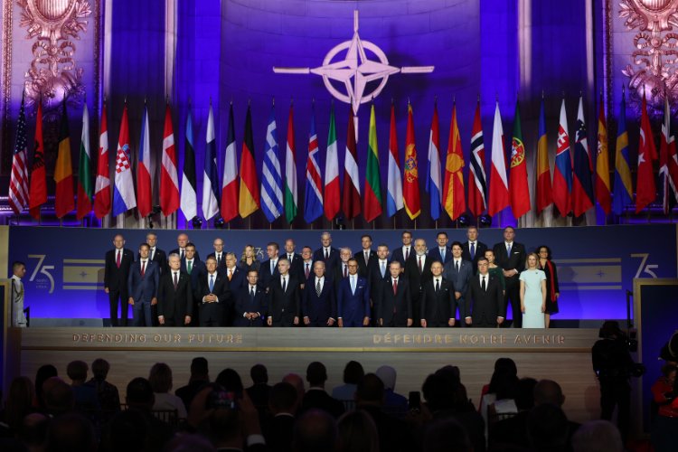 Cumhurbaşkanı Erdoğan'dan NATO zirvesinde aile fotoğrafı -