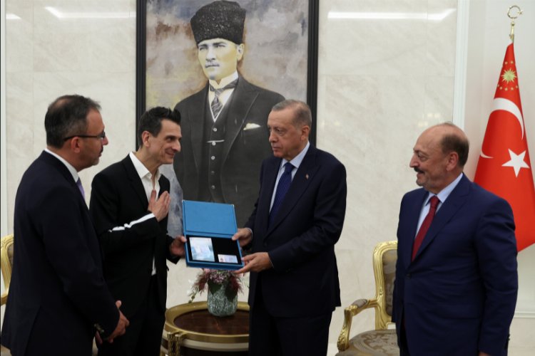 Cumhurbaşkanı Erdoğan'dan Türkiye A Milli Kadın Voleybol Takımı Antrenörü Guidetti’ye 'Turkuaz kart' -