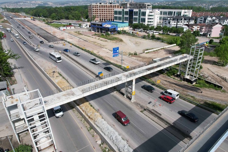 D-100 Karayolu üstgeçidi tamamlanmak üzere -