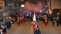 DARICA’DA FENER ALAYI EŞLİĞİNDE DİRİLİŞ YÜRÜYÜŞÜ