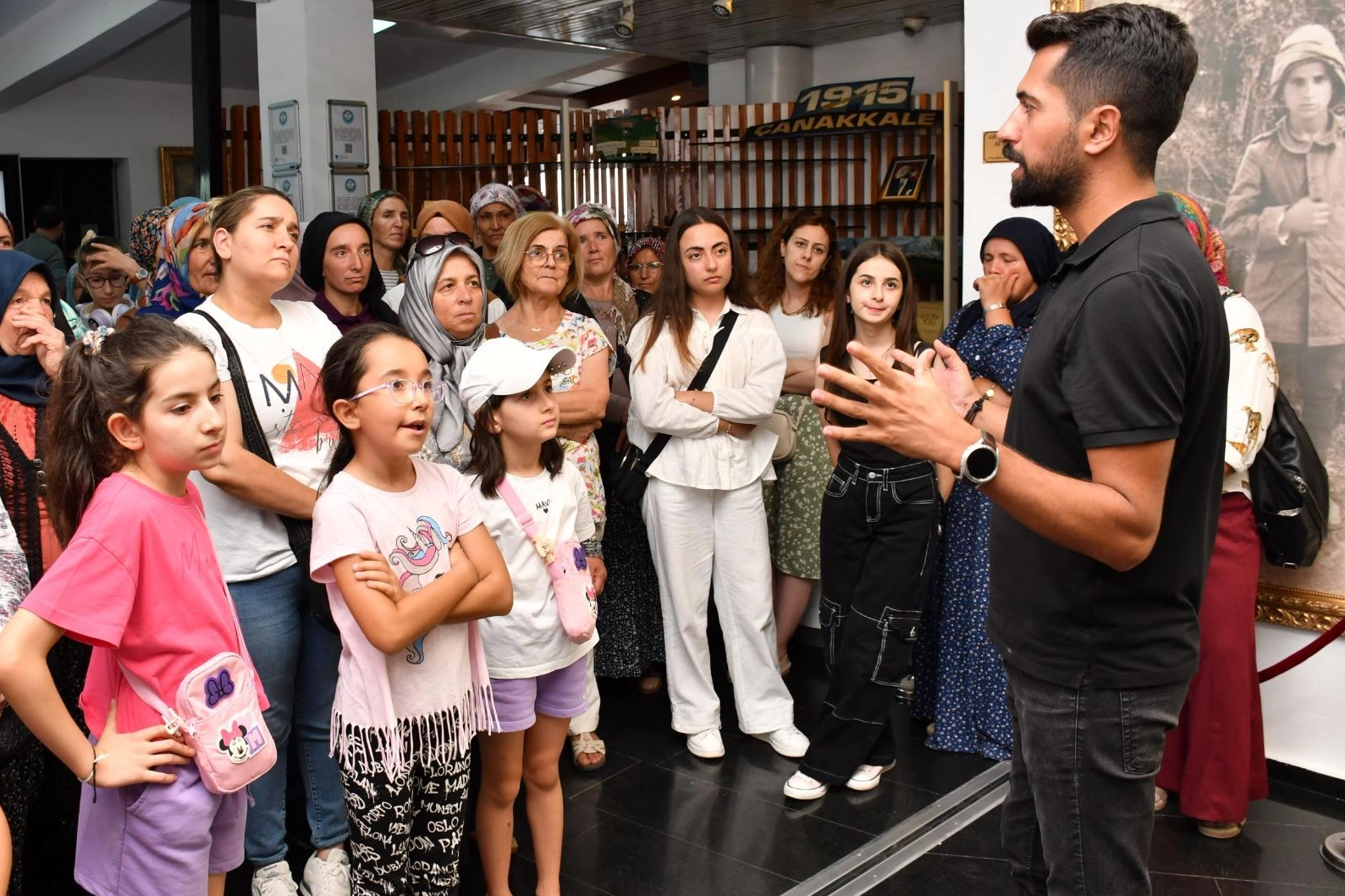 Demircili kadınlar Manisa'yı 'adım adım' gezdi -