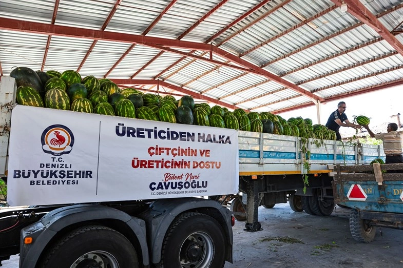 Denizli'de üreticinin imdadına Büyükşehir yetişti -