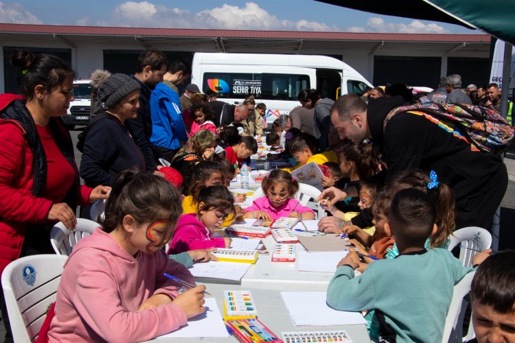 Depremzede çocuklar Çizim Atölyesi’nde buluştu -