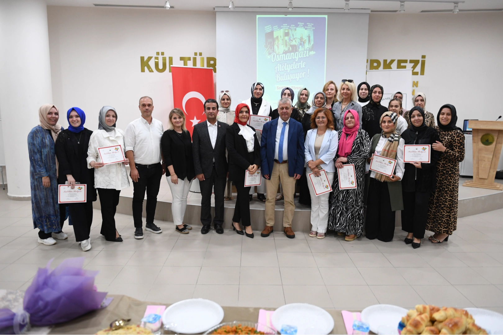 Diksiyon Atölyesi’ni tamamlayan kursiyerler sertifikalarını aldı -